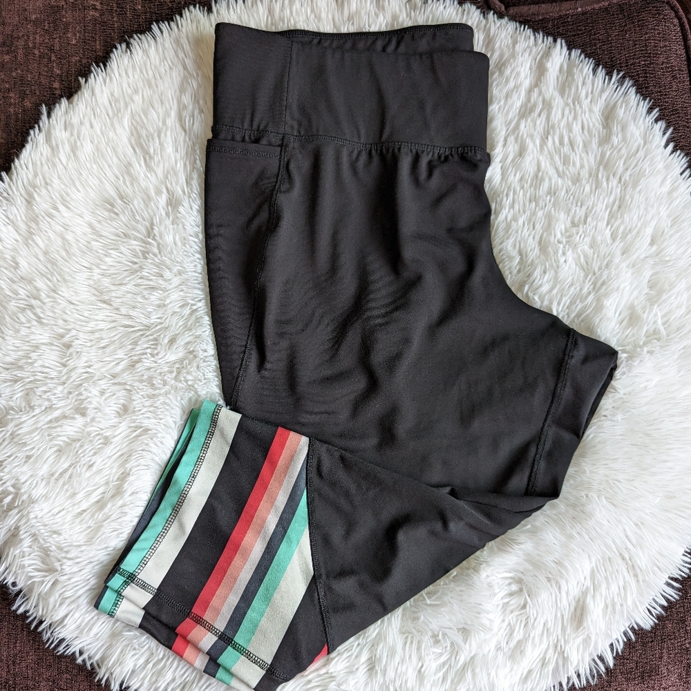 Livi Lane Bryant active Capri leggings colorful stripes size 26/28
